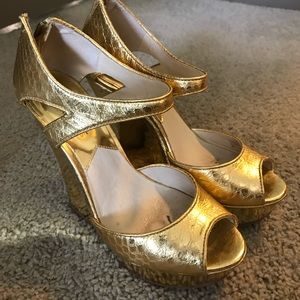 MK gold wedges
